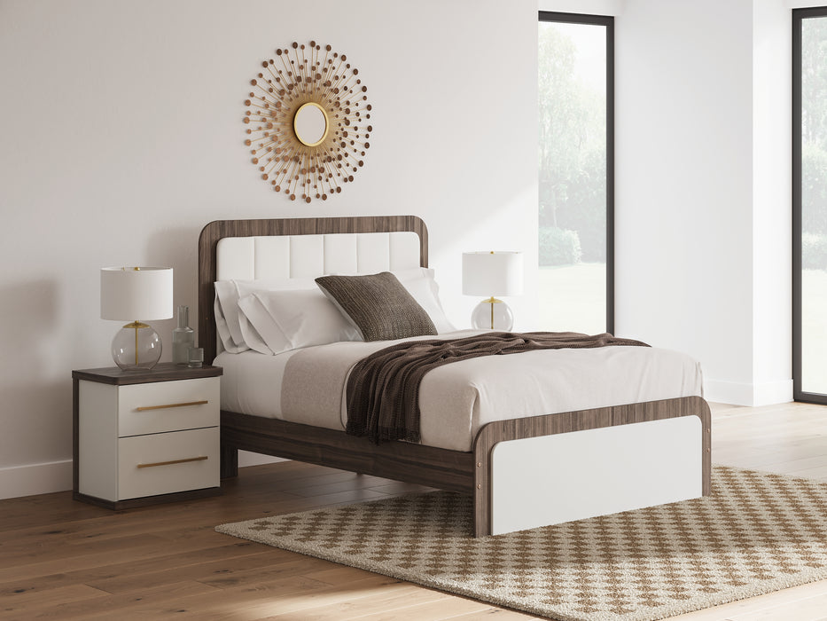 Kendanport Queen Upholstered Bed