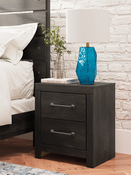 Hollivern King Panel Bed with Mirrored Dresser and Nightstand
