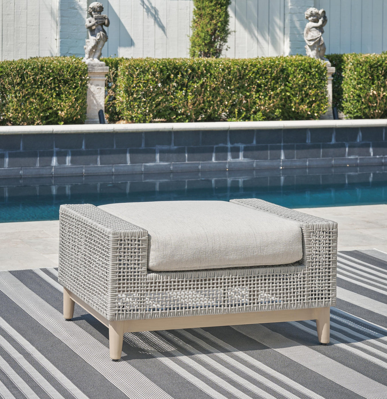 Outdoor Furniture > Outdoor Seating